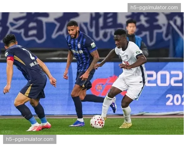 武汉三镇4-1大连英博：五外援首发卡迪斯世界波破门